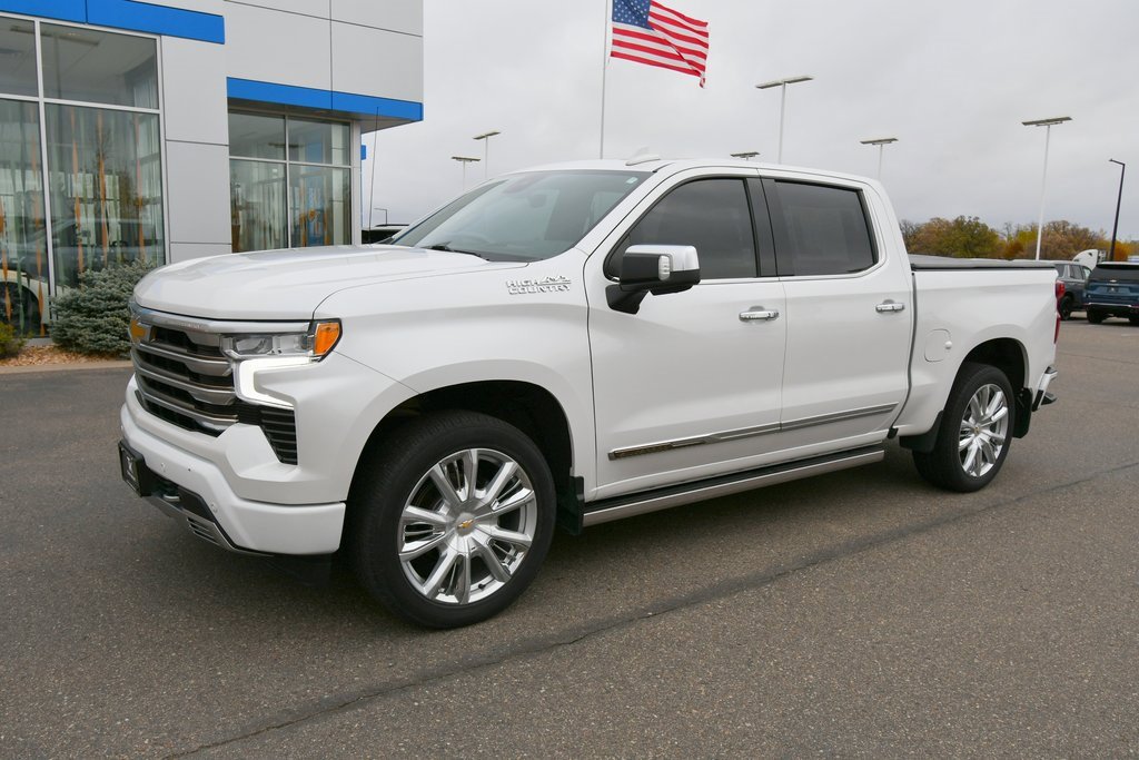 Used 2022 Chevrolet Silverado 1500 High Country with VIN 1GCUDJED9NZ599345 for sale in North Branch, Minnesota