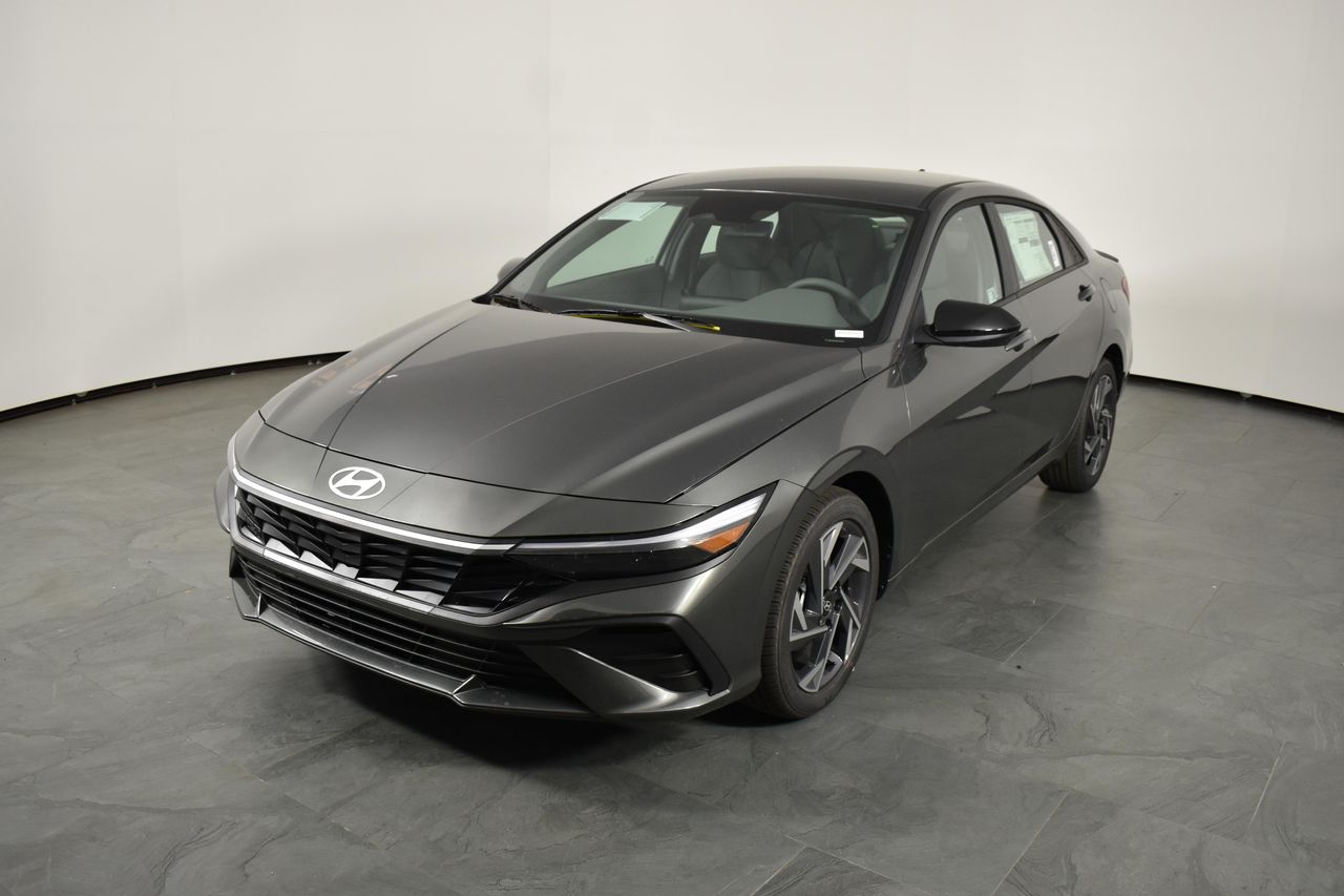 2026 Hyundai Elantra SEL's photo