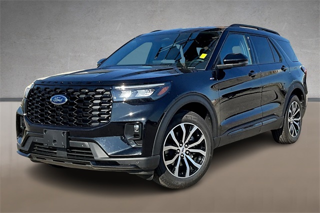 2025 Ford Explorer ST-LINE's photo