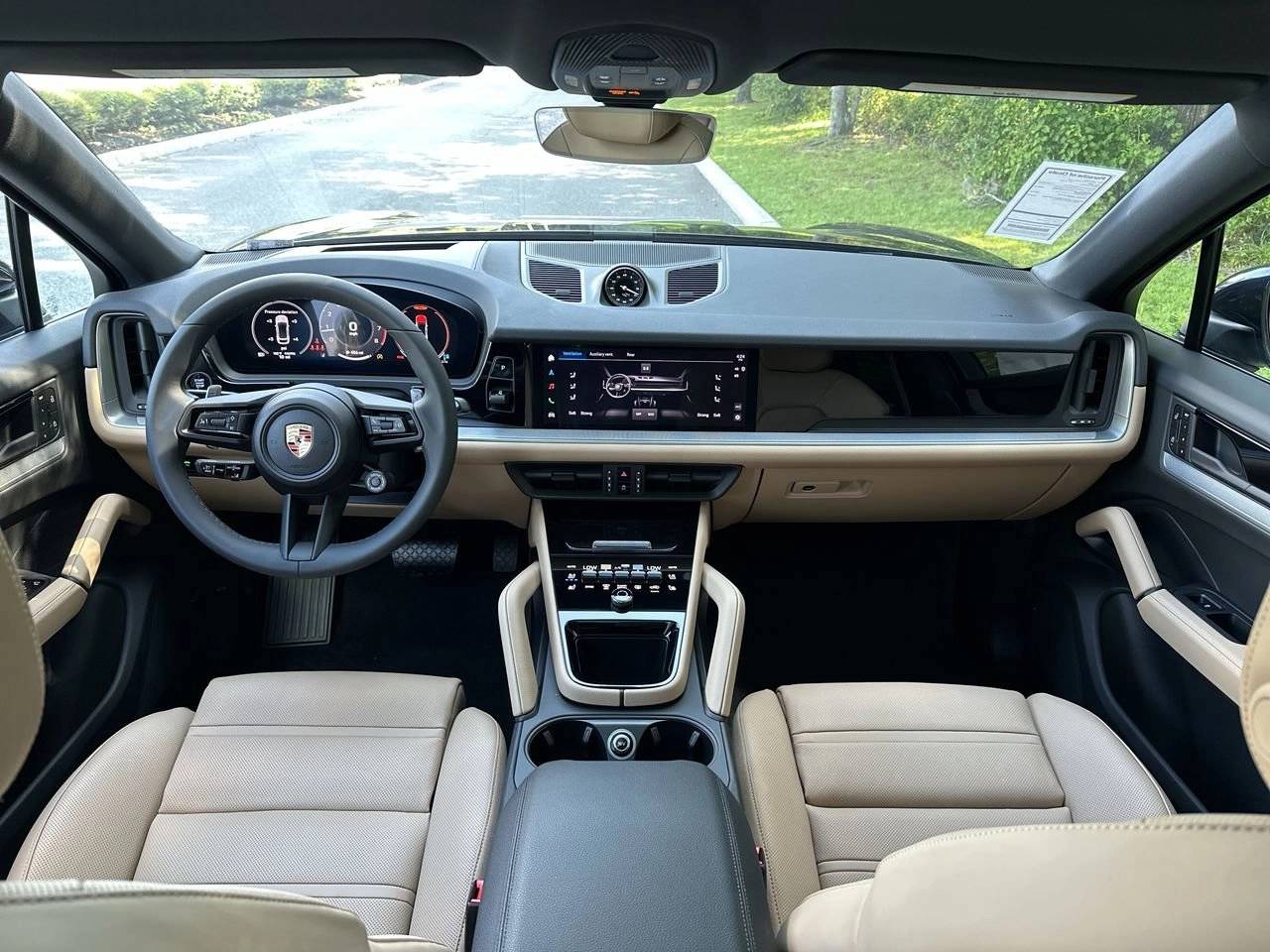 2025 Porsche Cayenne Coupe photo 25