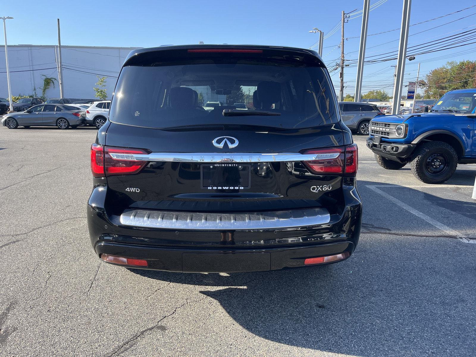 2022 Infiniti QX80 Luxe photo 2