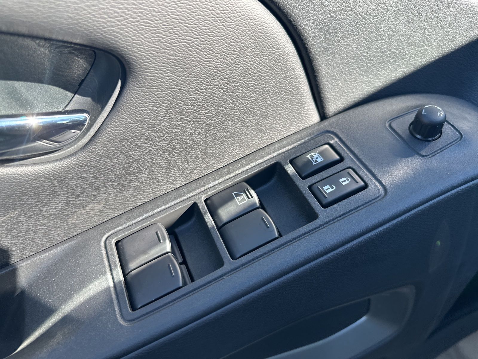 2025 Nissan Frontier SV photo 10