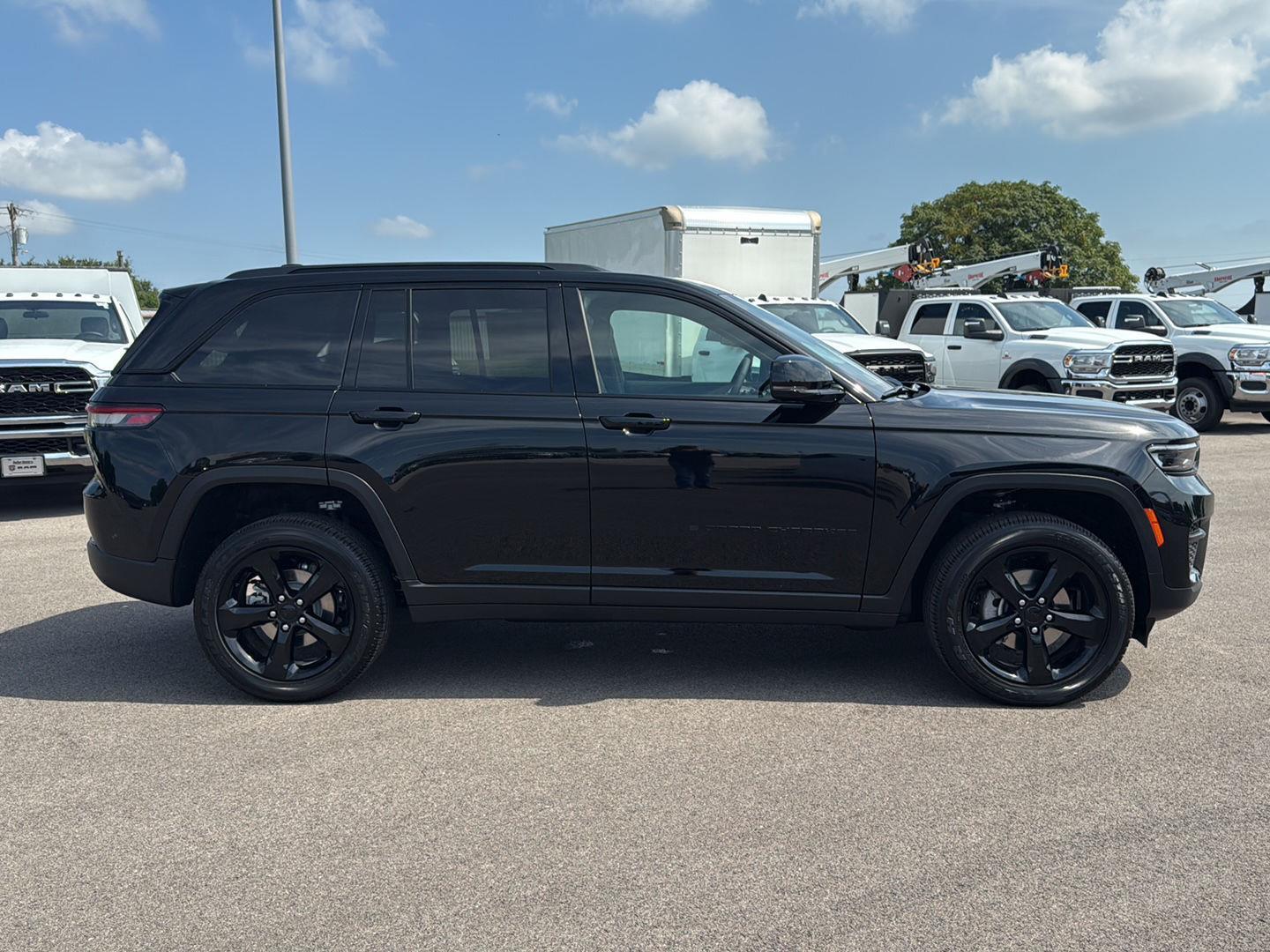 2025 Jeep Grand Cherokee Altitude X photo 4