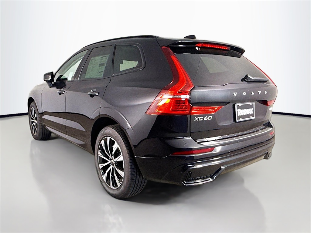 2025 Volvo XC60 B5 Core photo 2