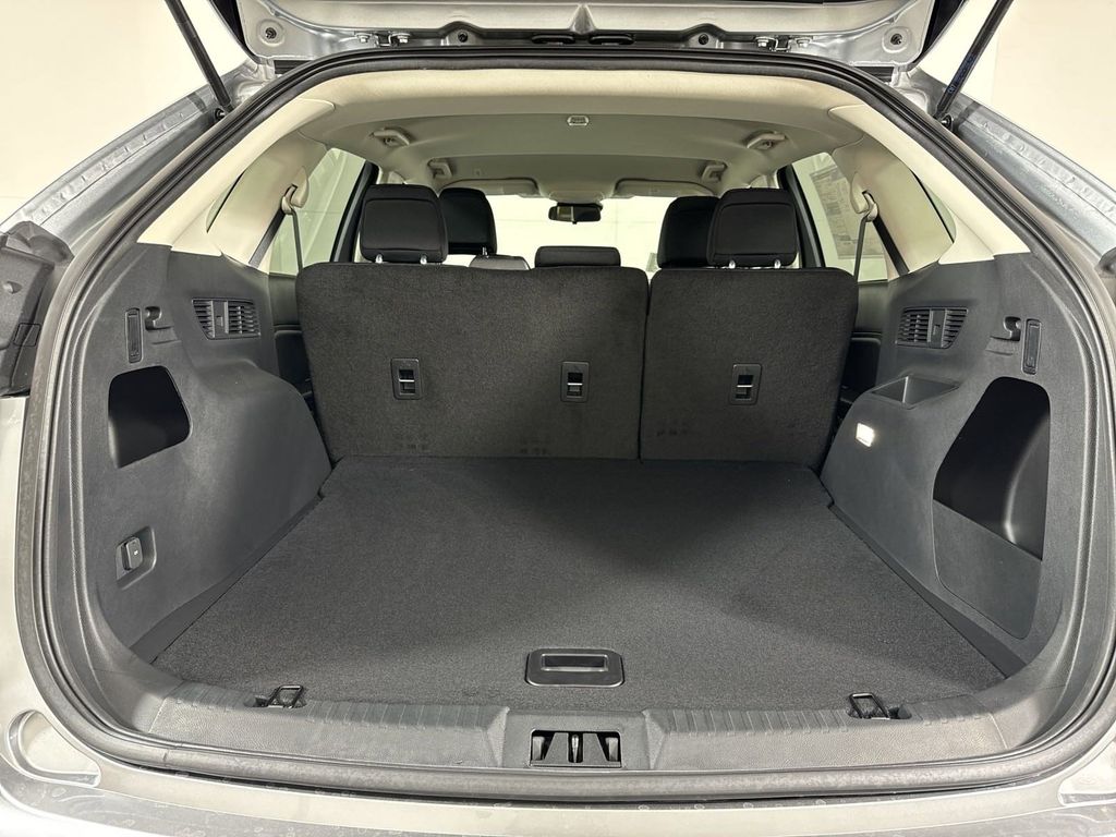 2024 Ford Edge SE photo 17