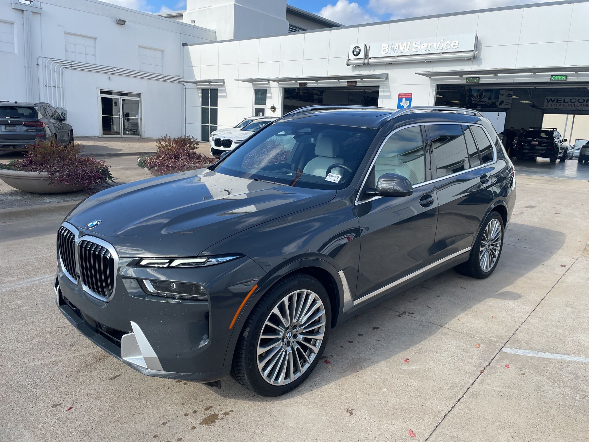 2024 BMW X7 40i's photo