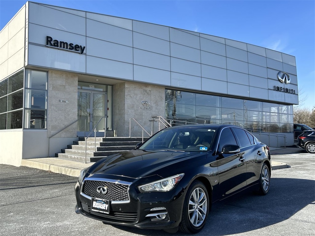 2017 INFINITI Q50 Premium's photo