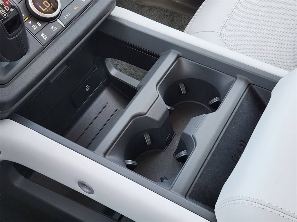 2025 Land Rover Defender 130 X-Dynamic SE photo 13