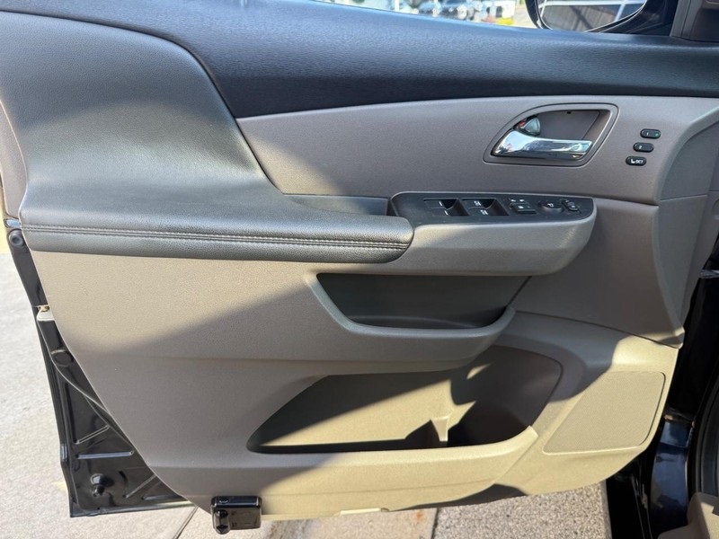 2016 Honda Odyssey Touring photo 19