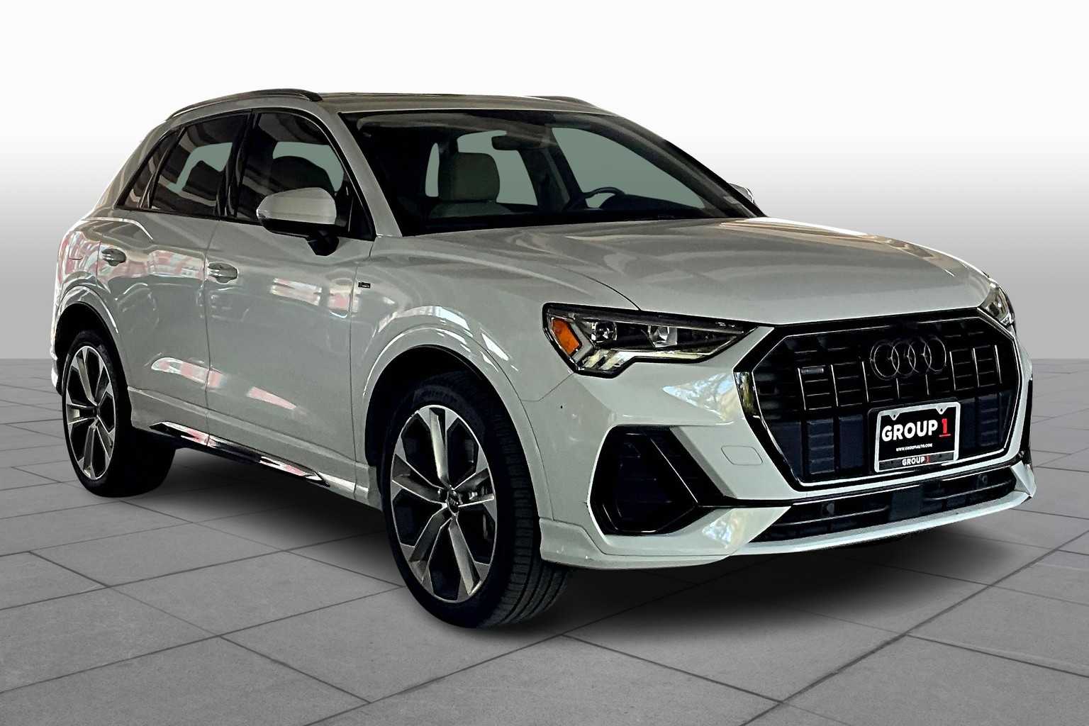 2020 Audi Q3 S line Premium Plus photo 2