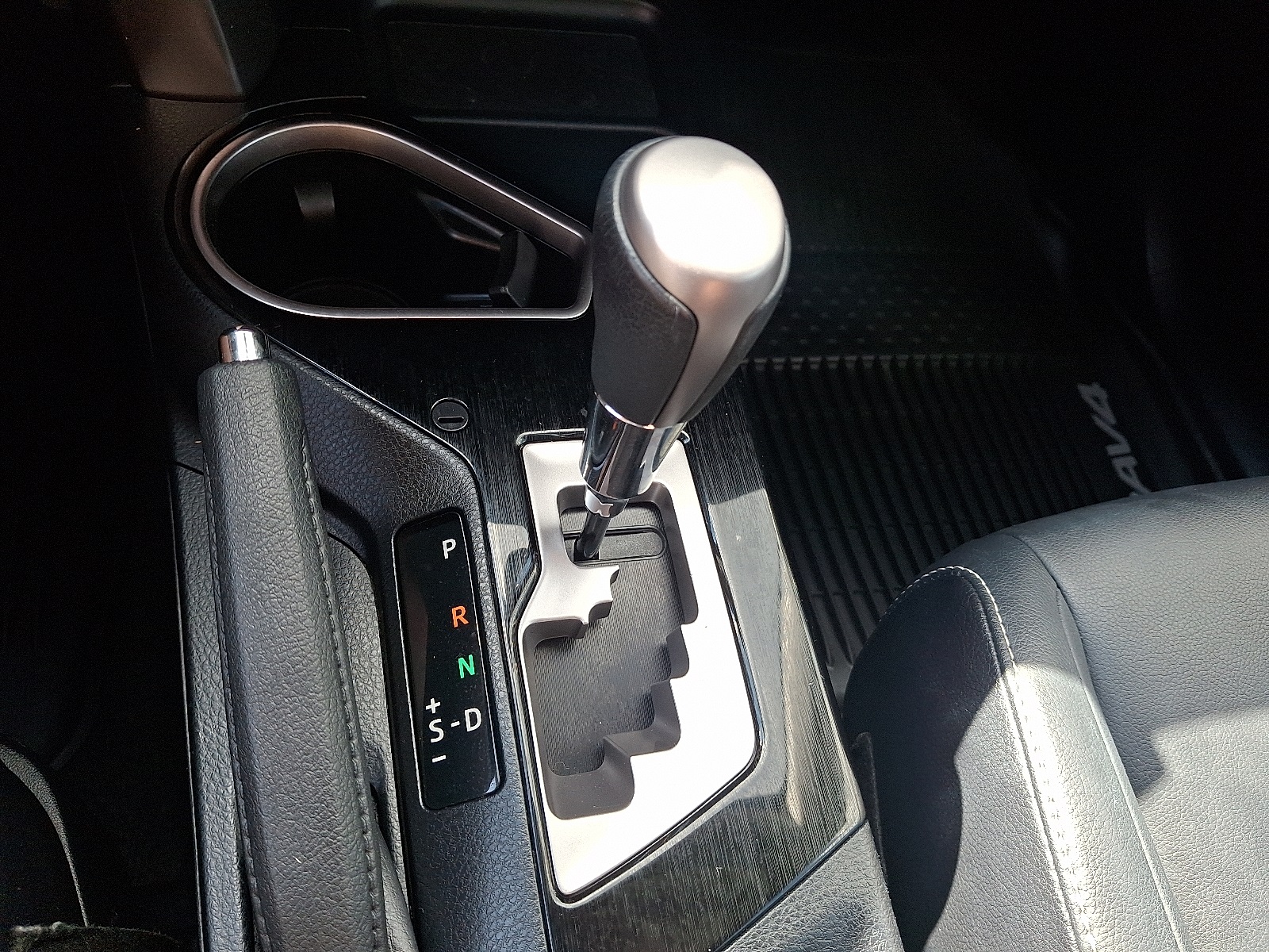 2017 Toyota RAV4 Hybrid Limited photo 13