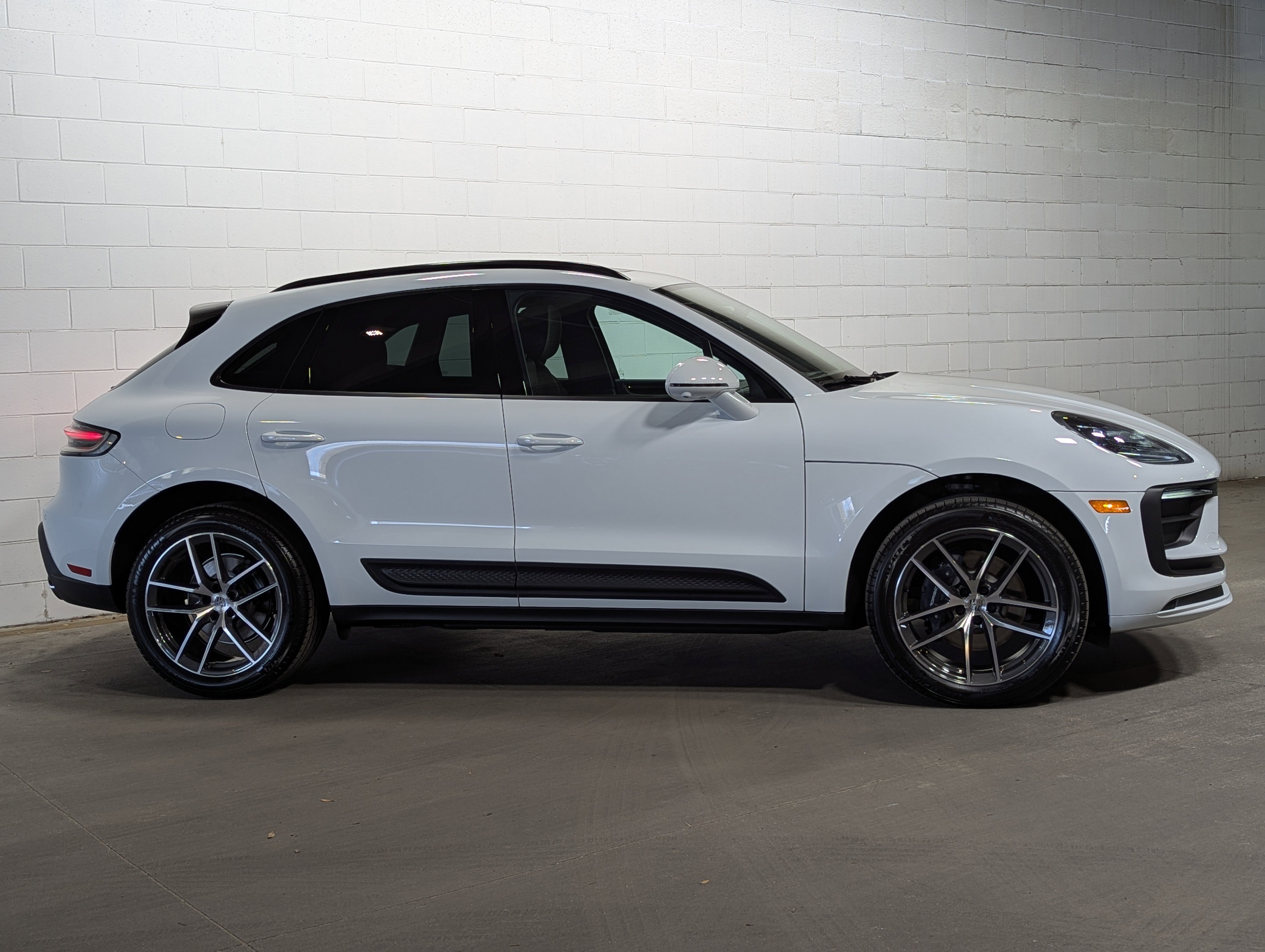2026 Porsche Macan T photo 3