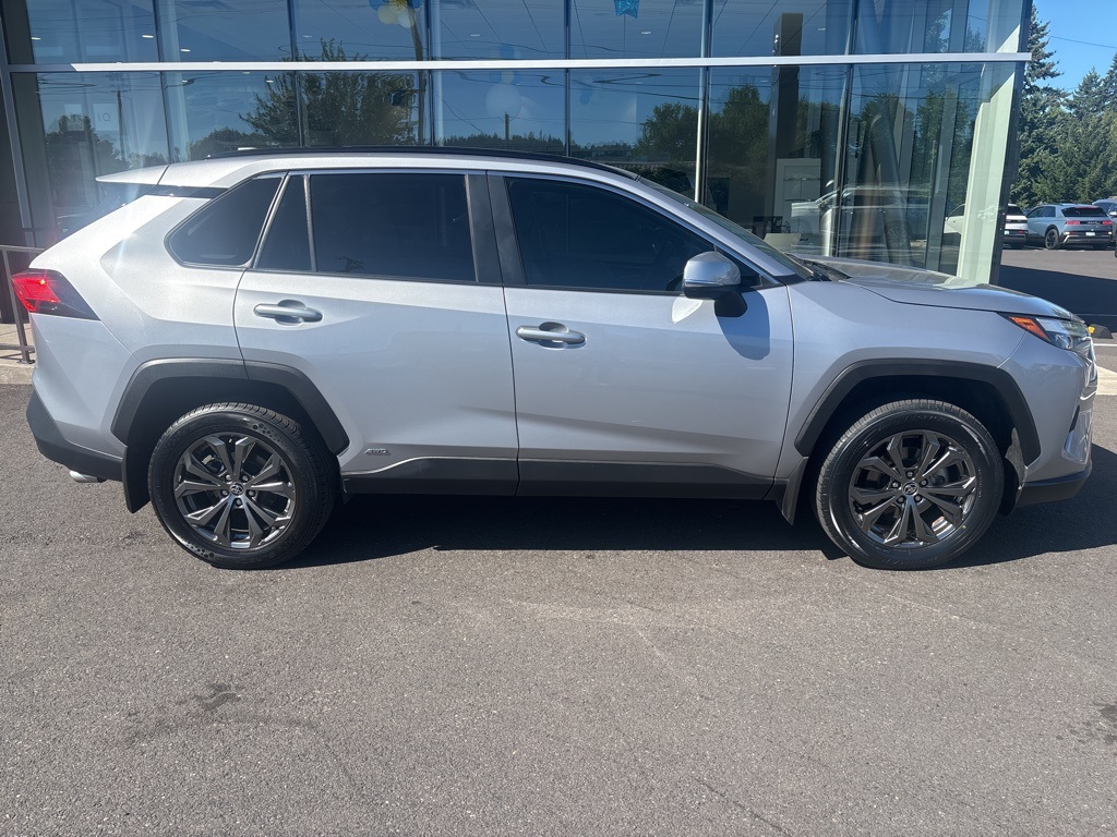 2022 Toyota RAV4 Hybrid XLE Premium photo 4