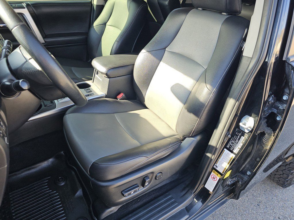 2018 Toyota 4Runner SR5 Premium photo 3