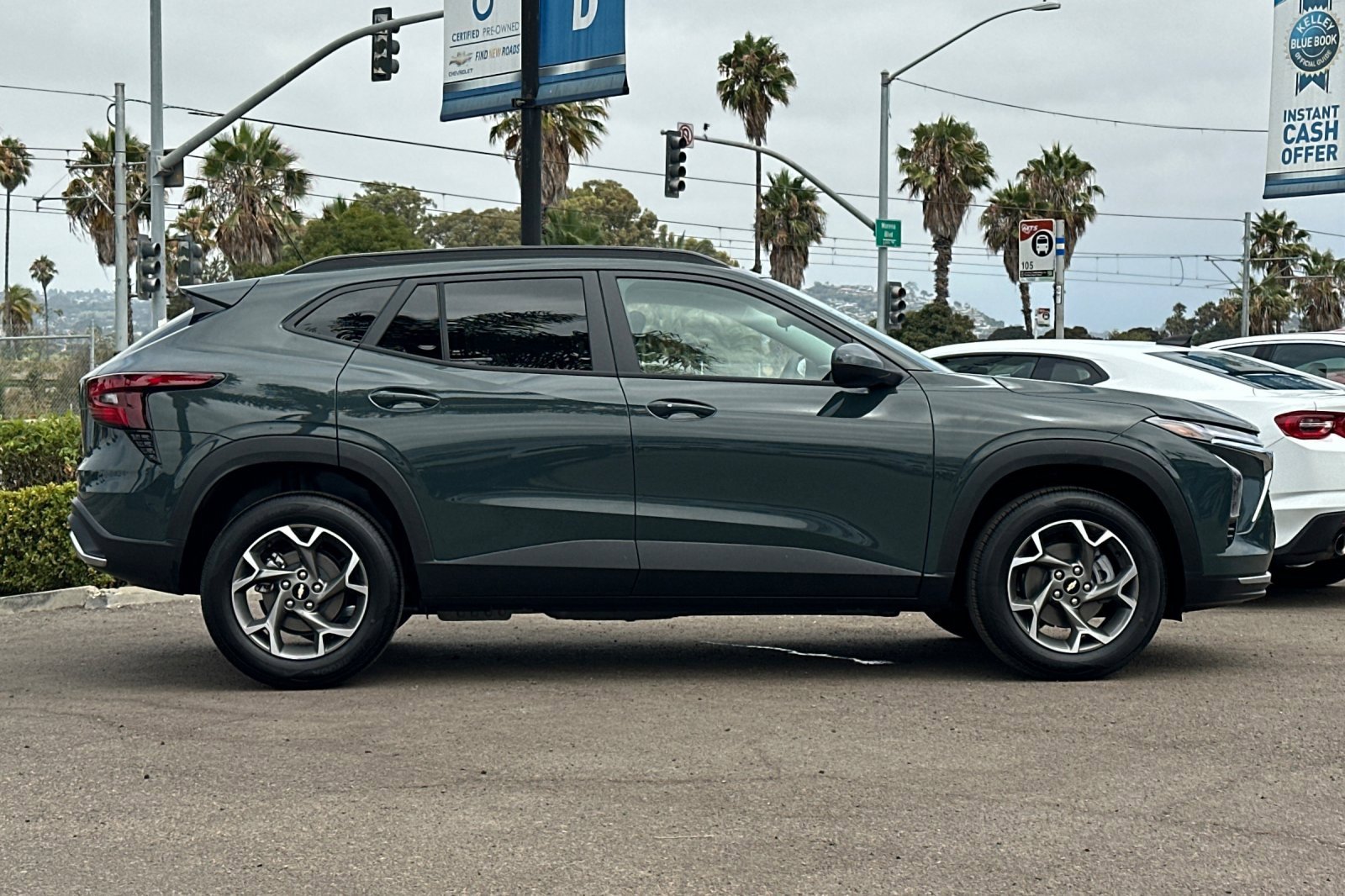 2025 Chevrolet Trax LT photo 3