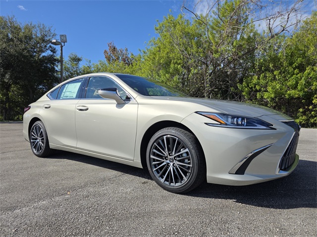 2025 Lexus ES 350's photo