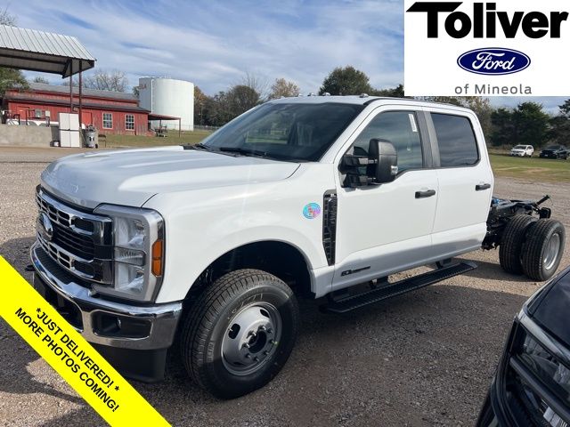 2026 Ford F-350 Super Duty Chassis Cab XL's photo