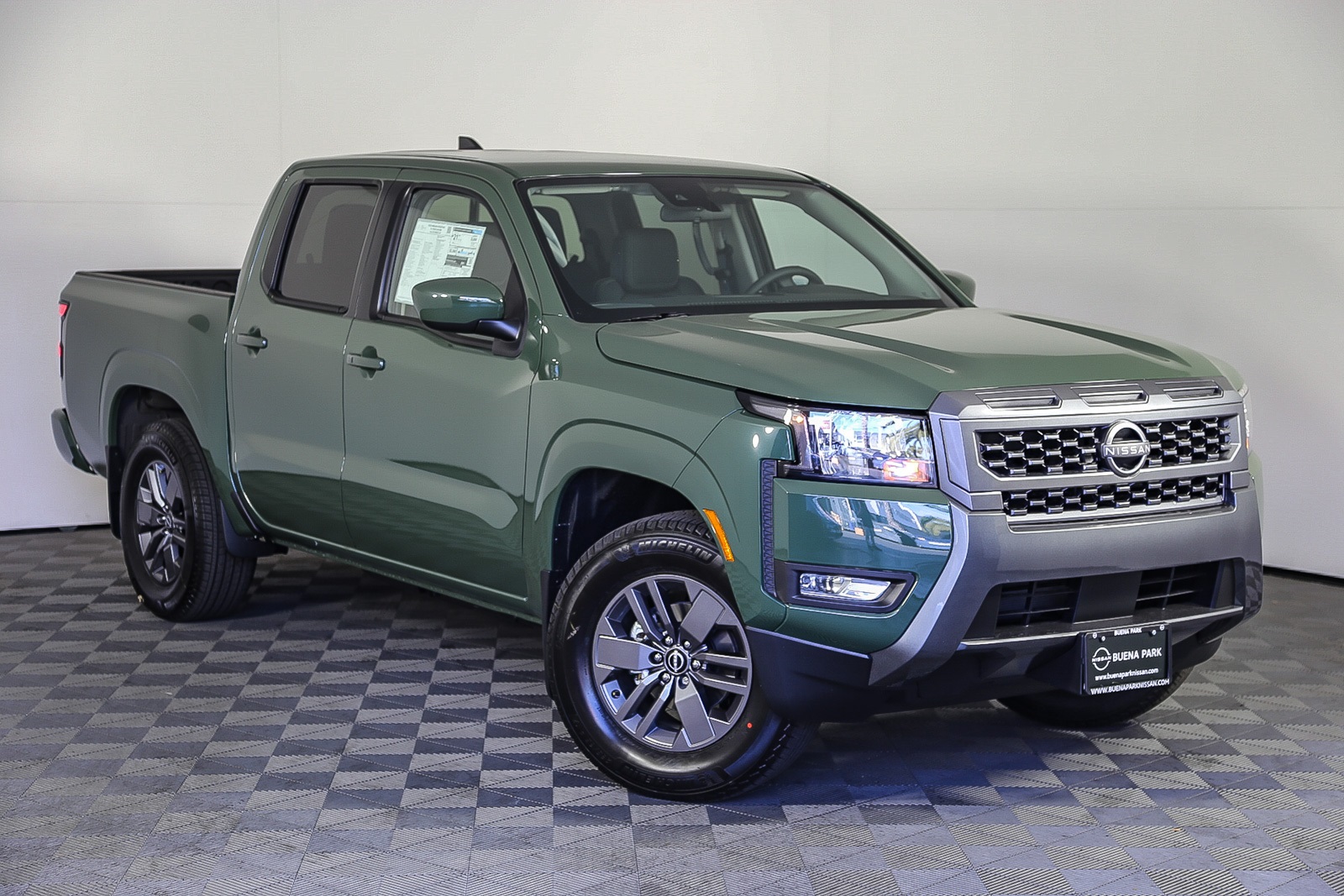 2025 Nissan Frontier SV's photo