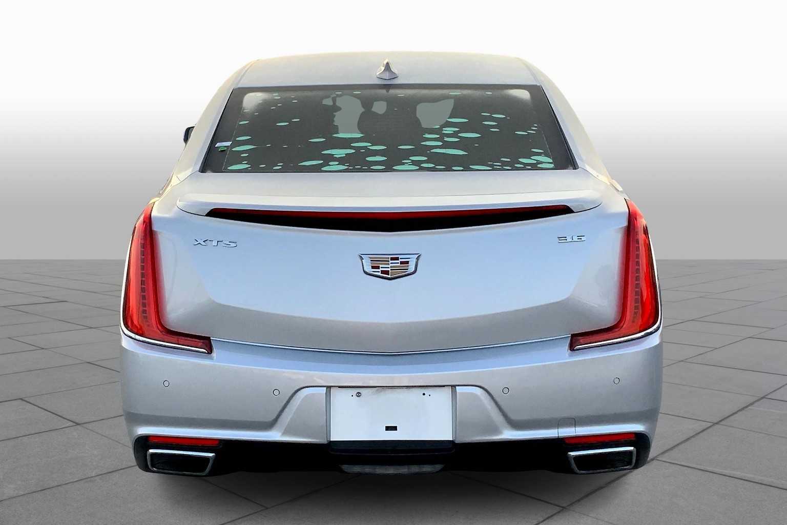2018 Cadillac XTS Luxury photo 3