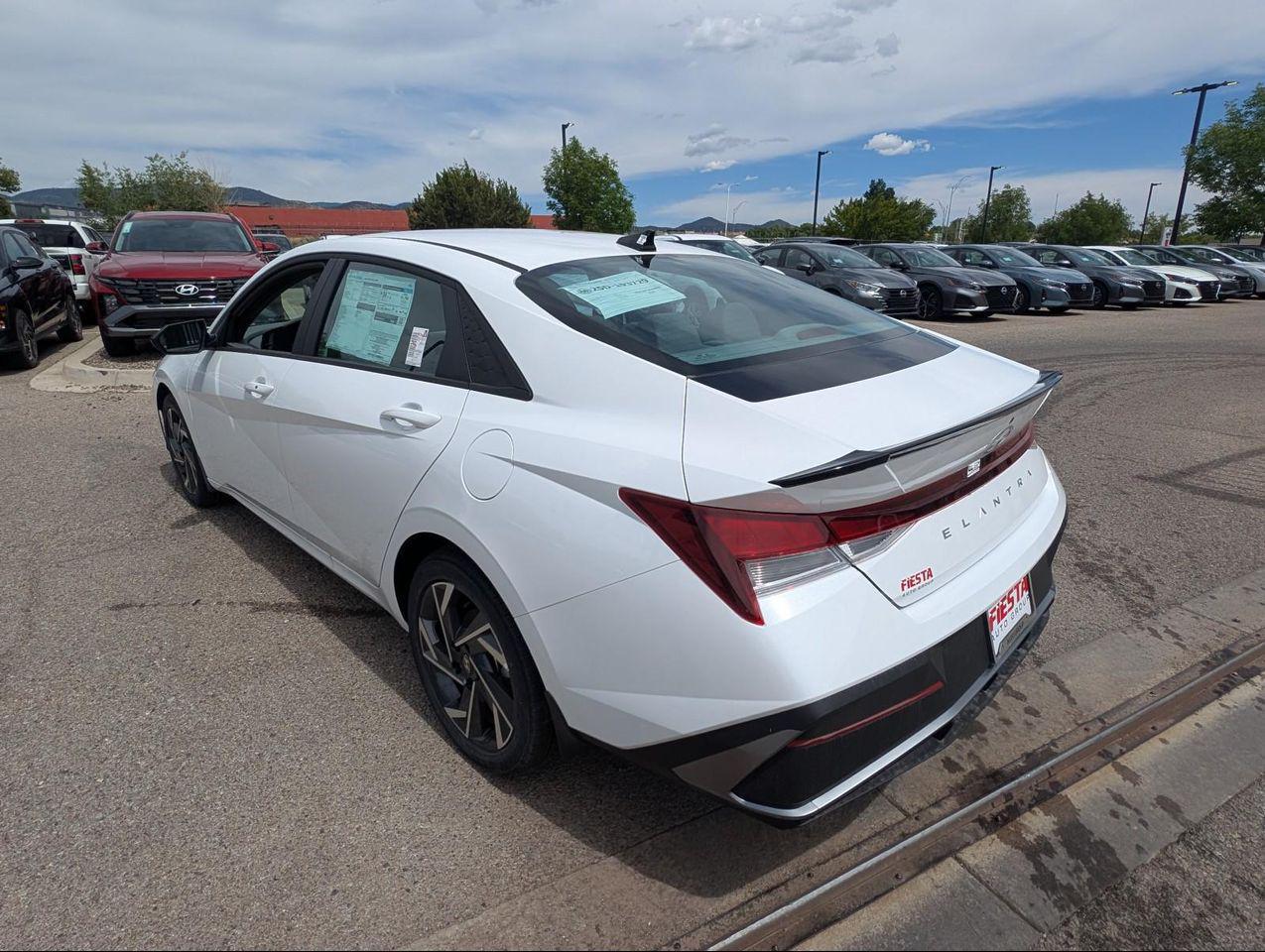 2025 Hyundai Elantra SEL Sport photo 4
