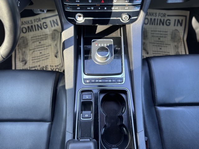 2019 Jaguar F-PACE Premium photo 30