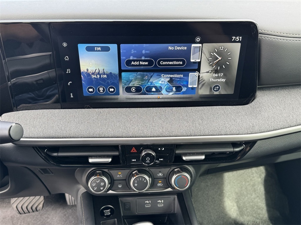 2025 Nissan Kicks SV photo 4