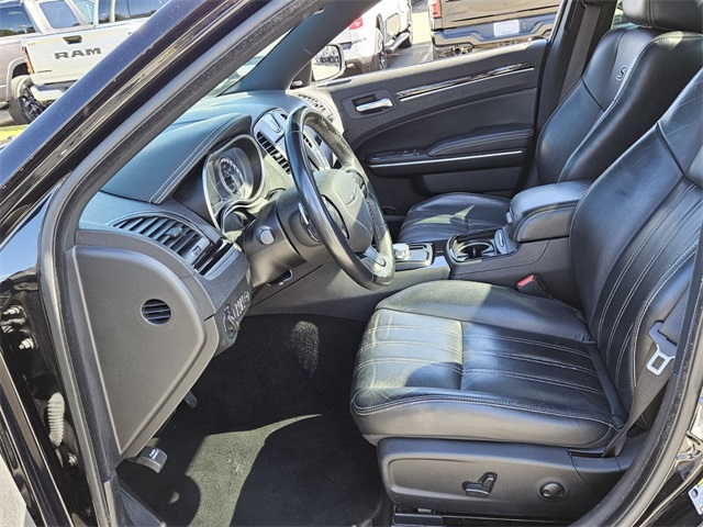 2022 Chrysler 300 S photo 6