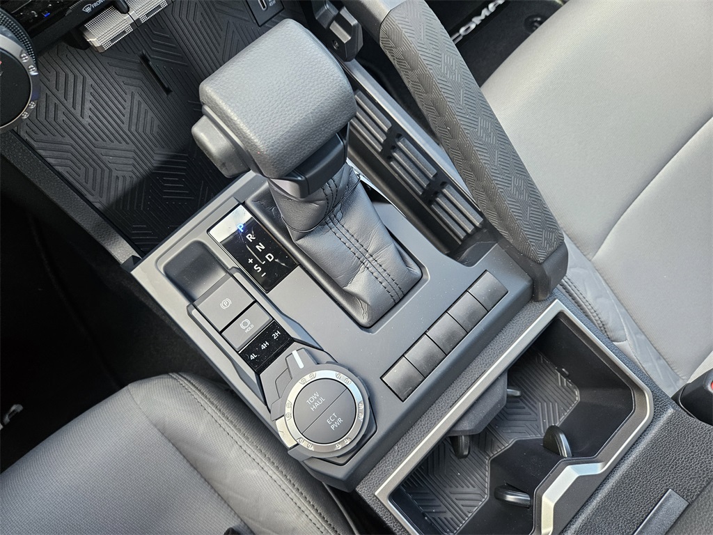 2025 Toyota Tacoma SR5 photo 14
