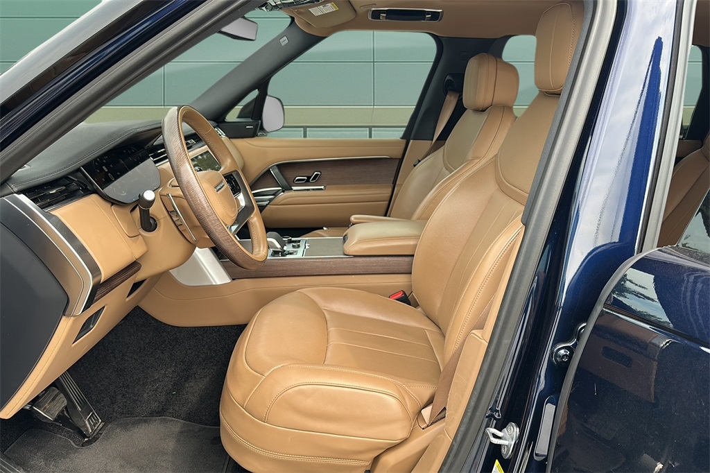 2023 Land Rover Range Rover SE photo 7