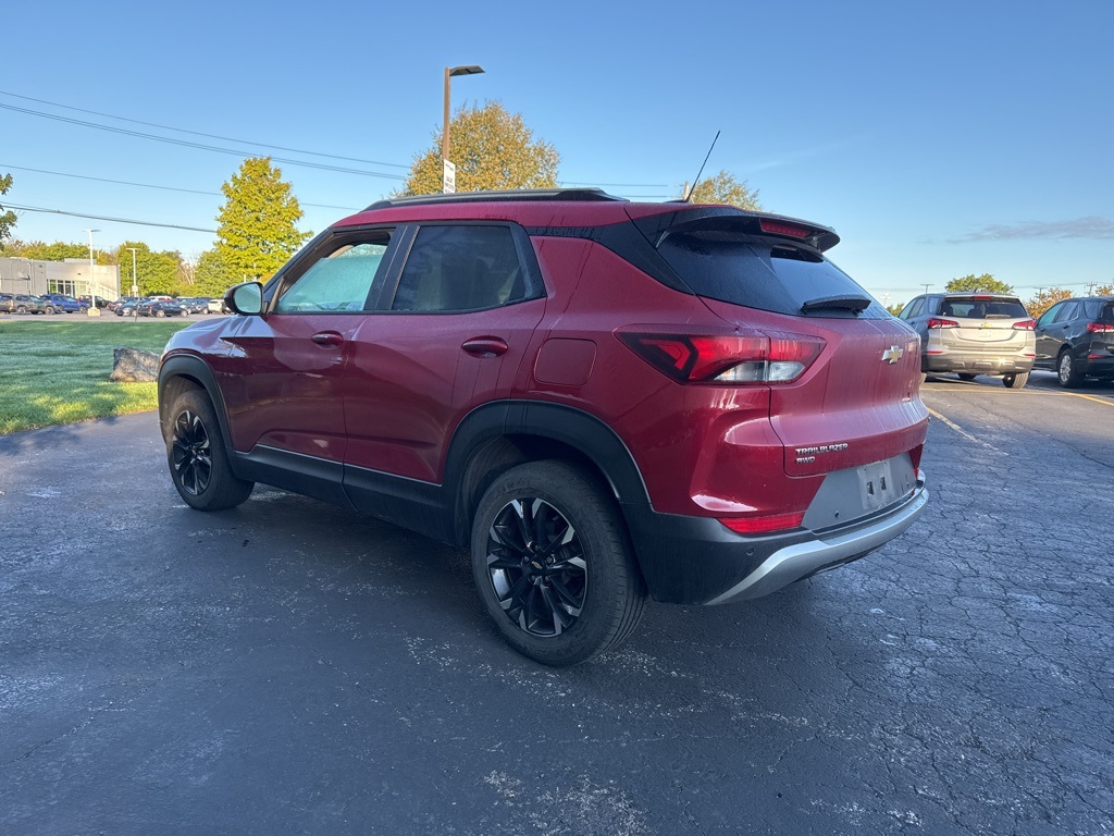 2021 Chevrolet Trailblazer LT photo 2