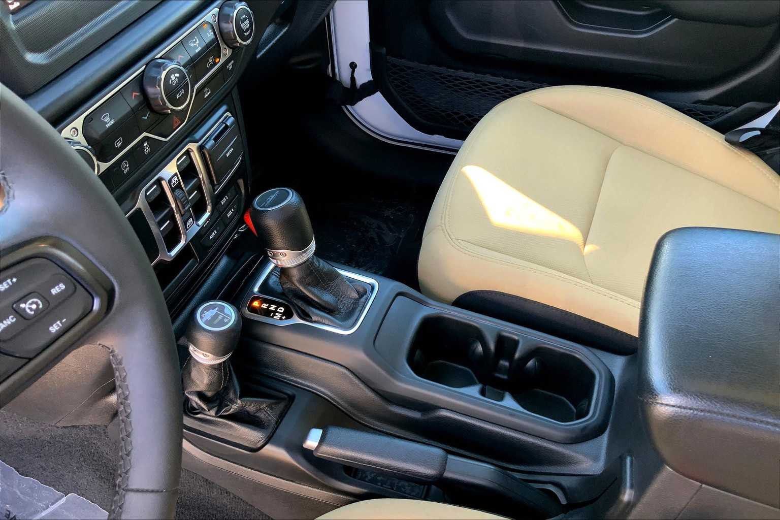 2023 Jeep Gladiator Willys photo 16