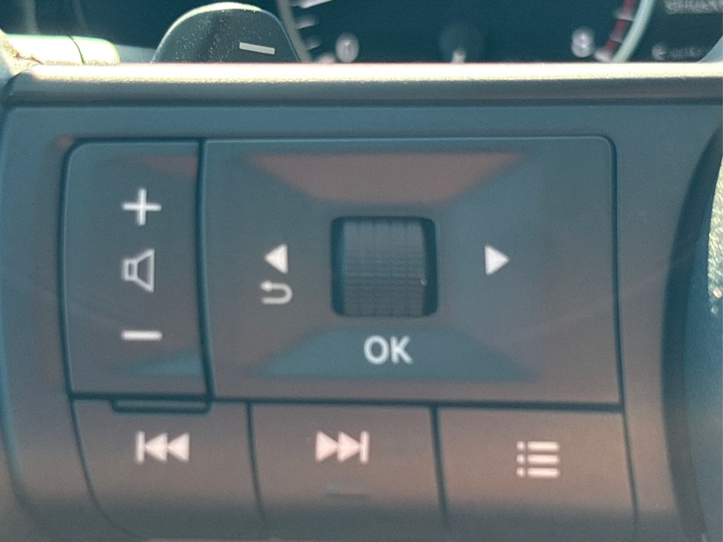 2025 Nissan Pathfinder SV photo 32
