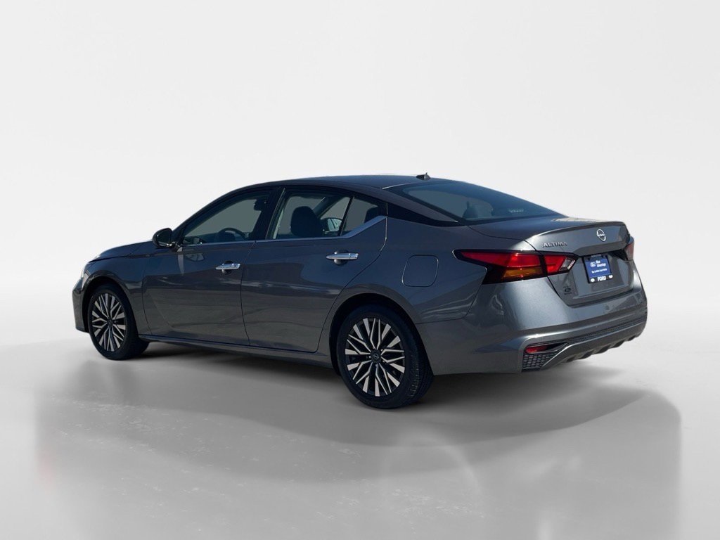 2023 Nissan Altima 2.5 SV photo 3