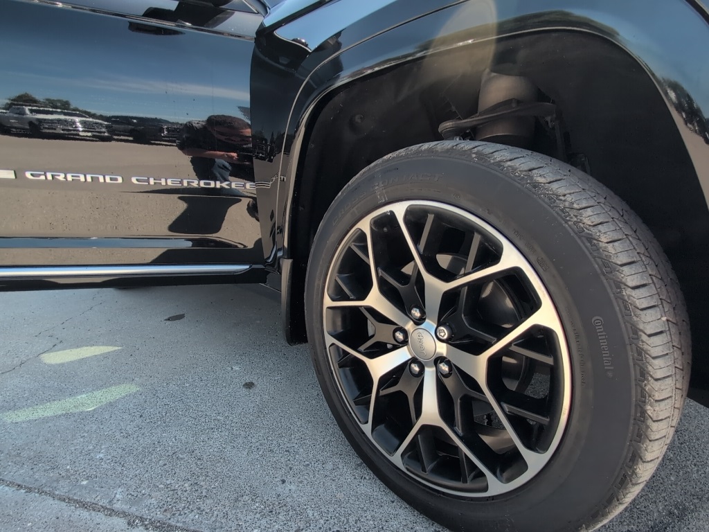 2022 Jeep Grand Cherokee Summit Reserve photo 32