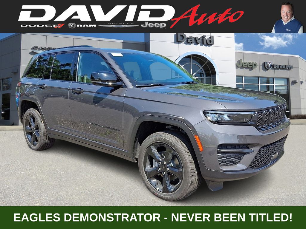 2025 Jeep Grand Cherokee Altitude's photo