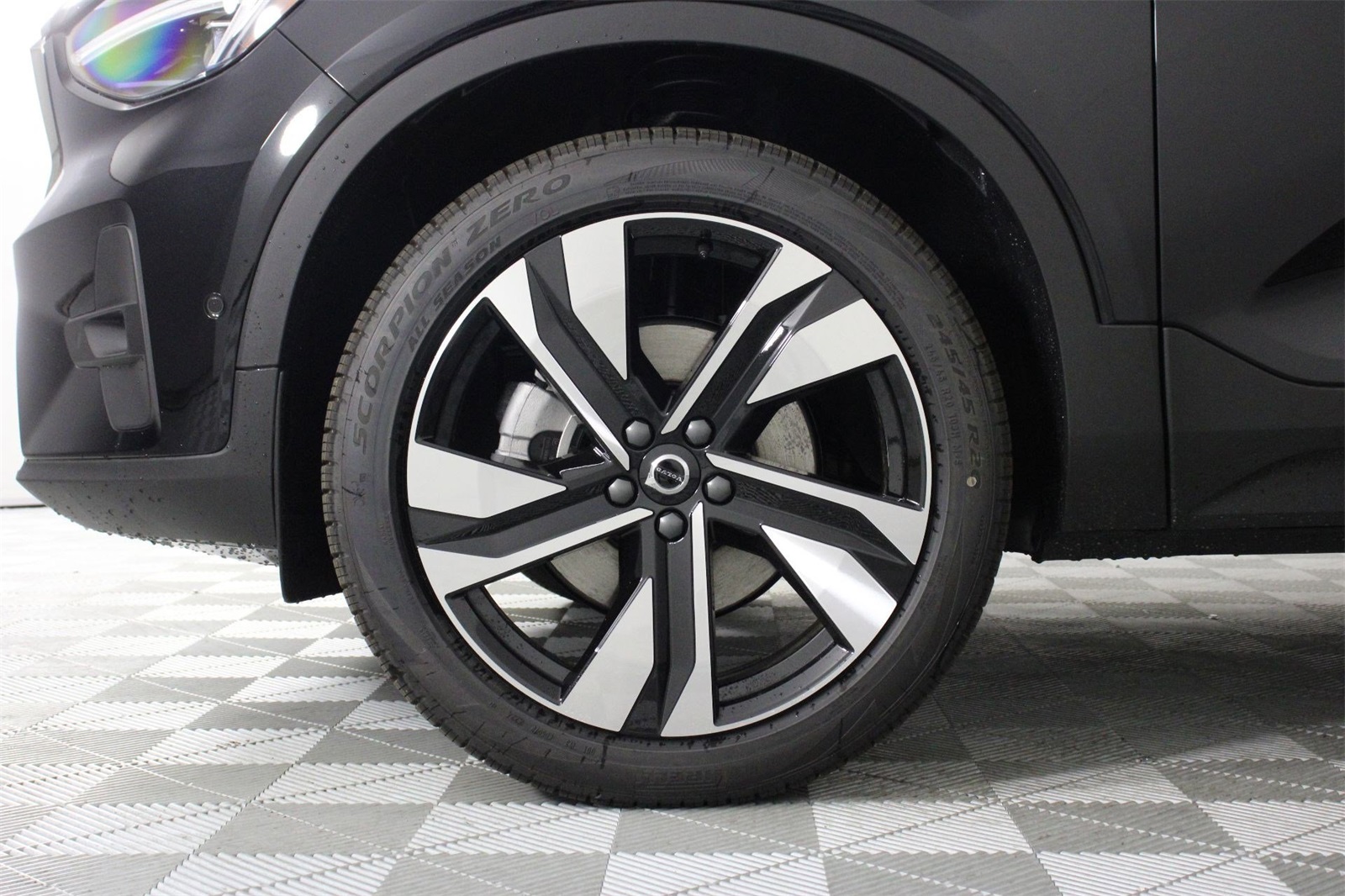 2025 Volvo XC40 photo 11