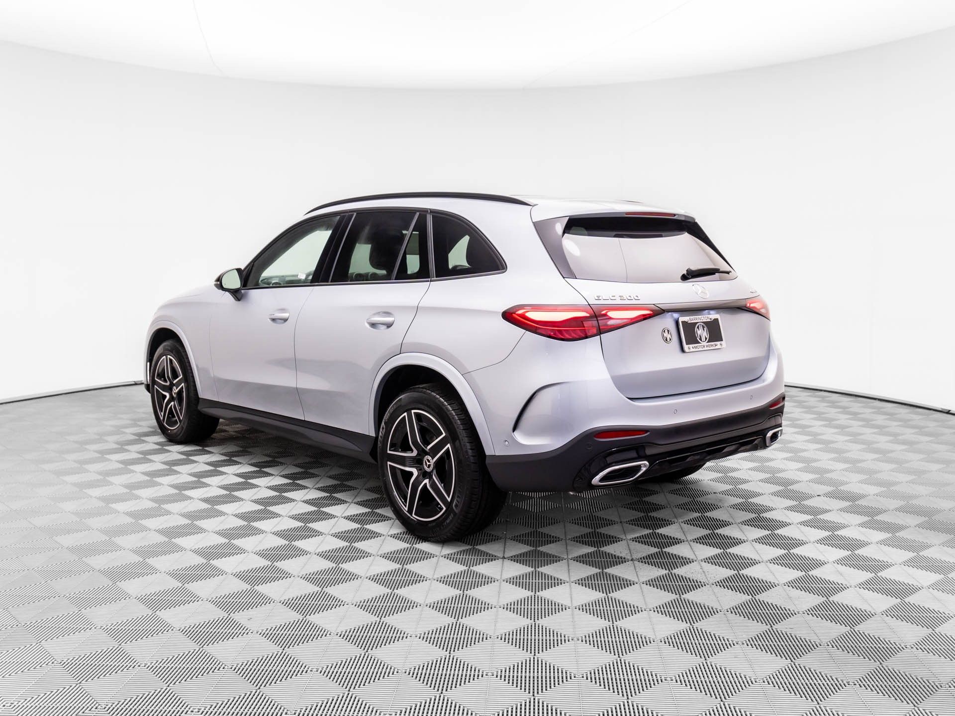 2025 Mercedes Benz GLC 300 4MATIC photo 2