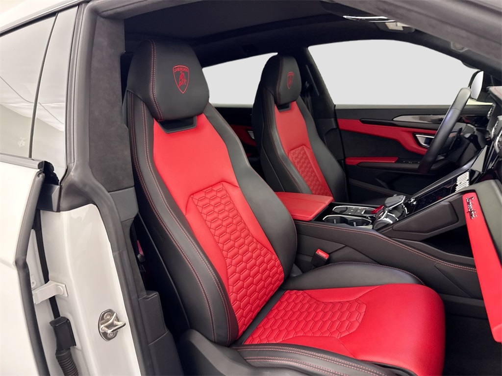 2022 Lamborghini Urus photo 30