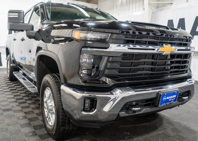 2025 Chevrolet Silverado 2500HD LT photo 4