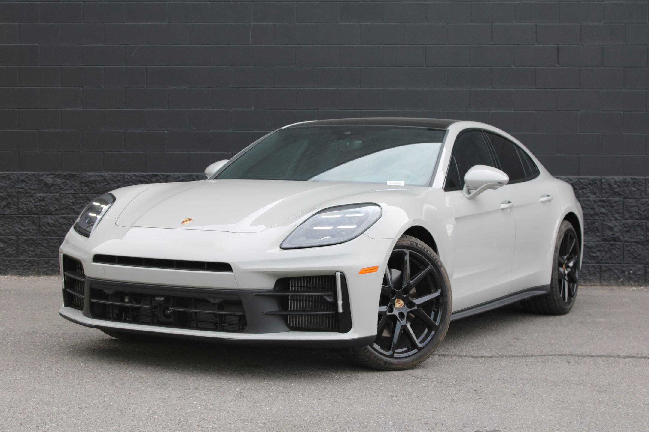 2025 Porsche Panamera Base's photo