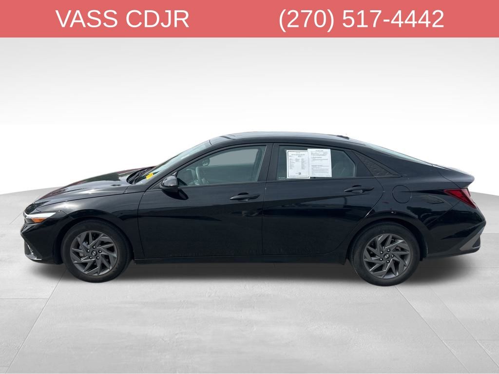 2024 Hyundai Elantra SEL photo 4