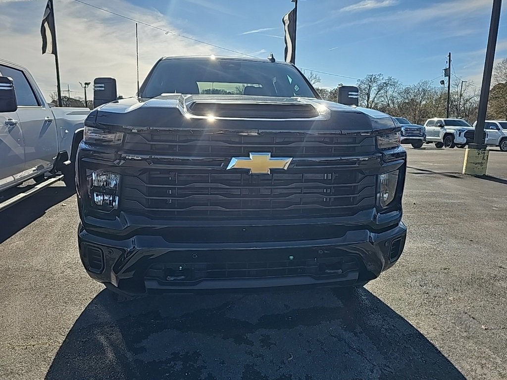 2026 Chevrolet Silverado 2500HD Custom photo 2
