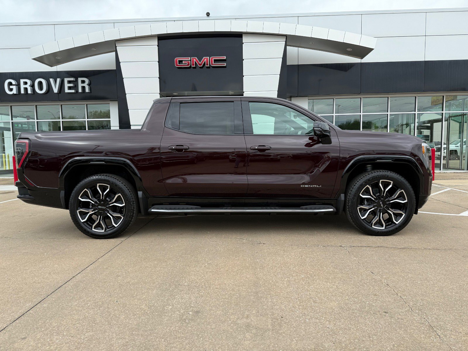 2025 Gmc Sierra EV Denali photo 3
