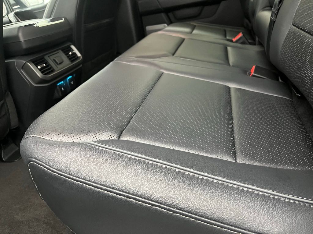 2025 Ford F-150 Lariat photo 19