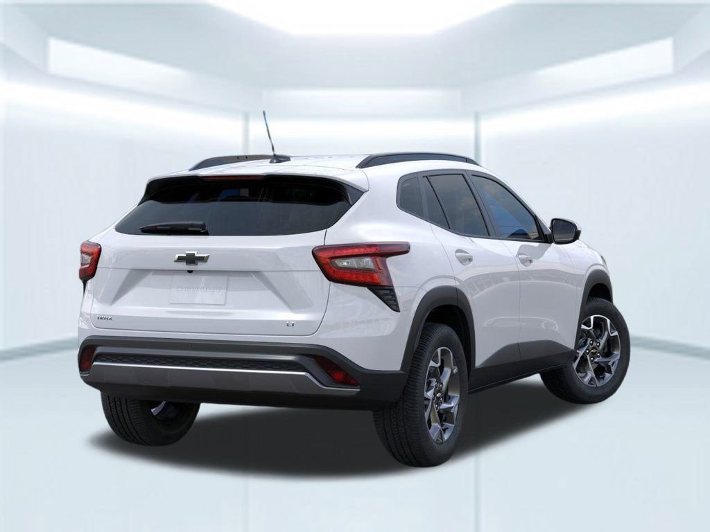 2025 Chevrolet Trax LT photo 3