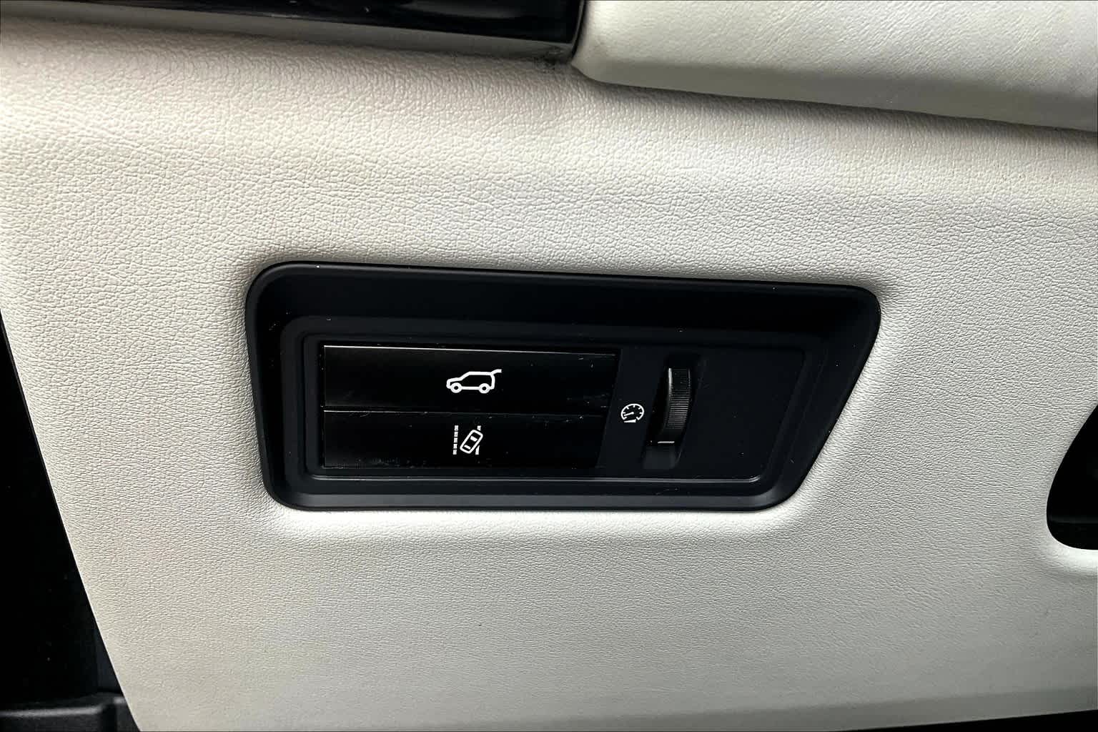 2015 Land Rover Range Rover SuperCharged photo 31