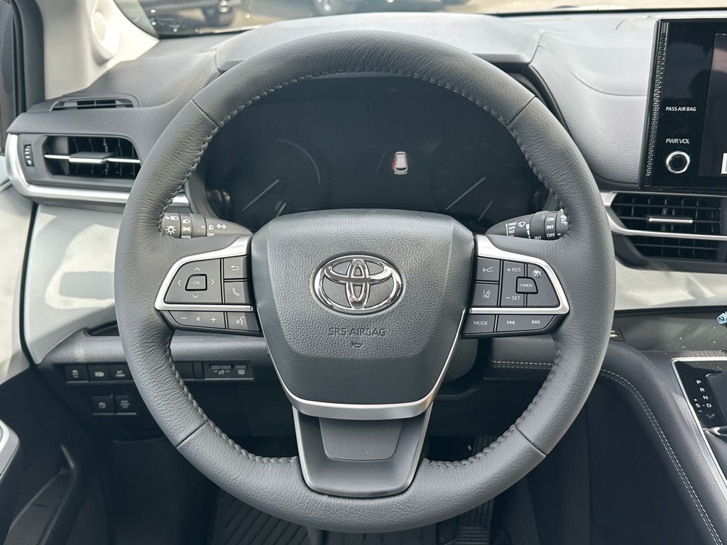 2025 Toyota Sienna XLE photo 19