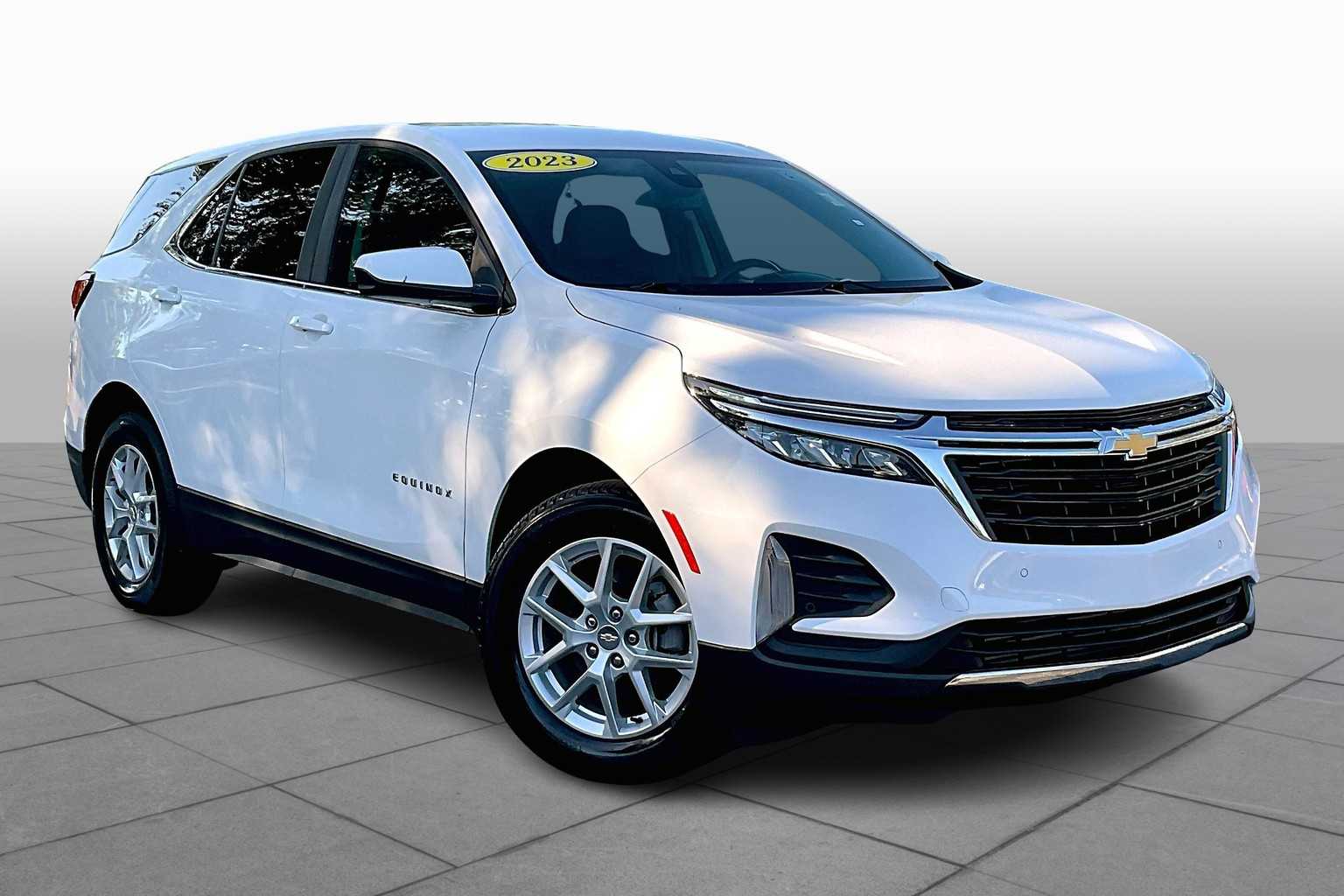 2023 Chevrolet Equinox LT photo 2