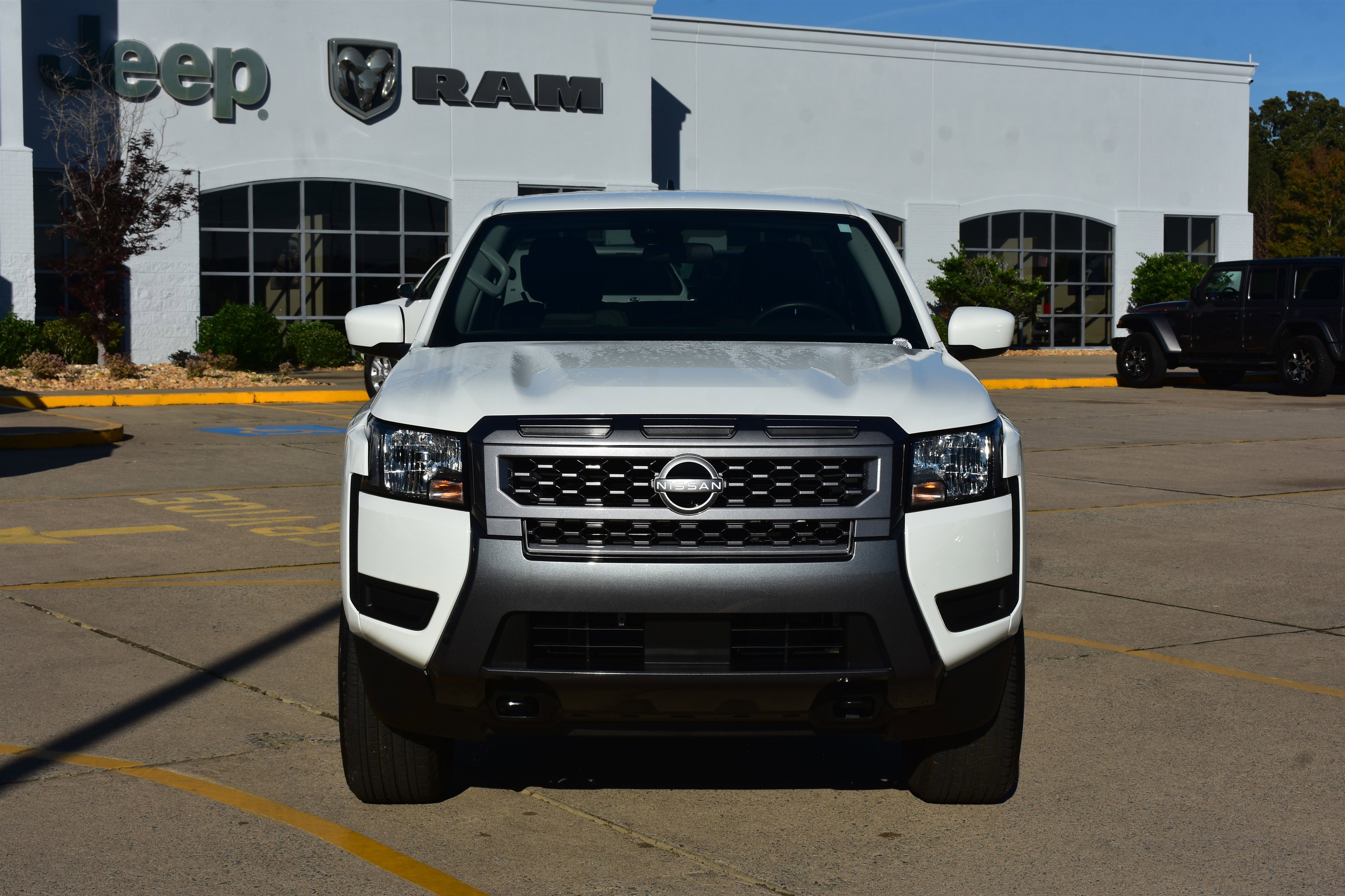 Used 2025 Nissan Frontier SV with VIN 1N6ED1EKXSN608914 for sale in Little Rock