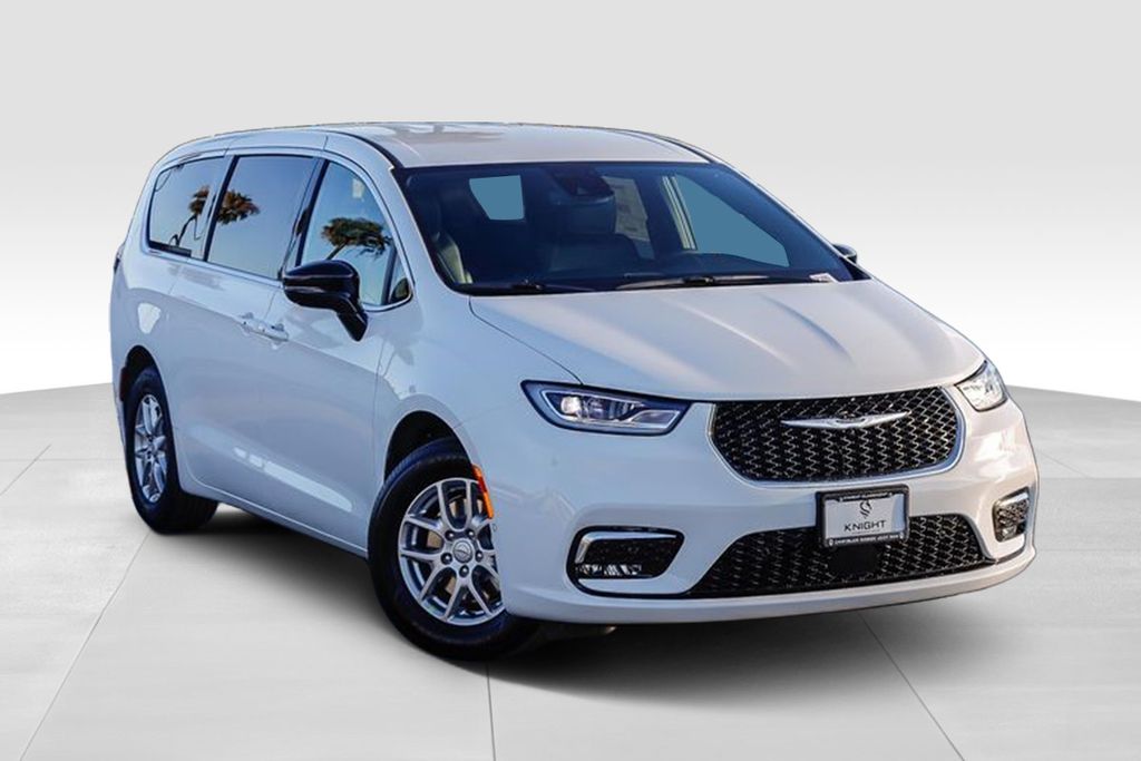 2025 Chrysler Pacifica photo 2